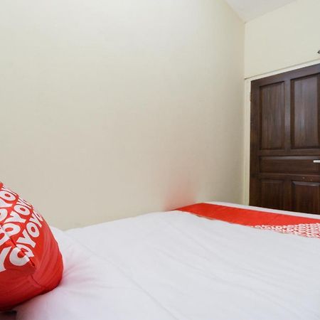 Oyo 1542 Yessy Mansion Ngabean Exterior foto