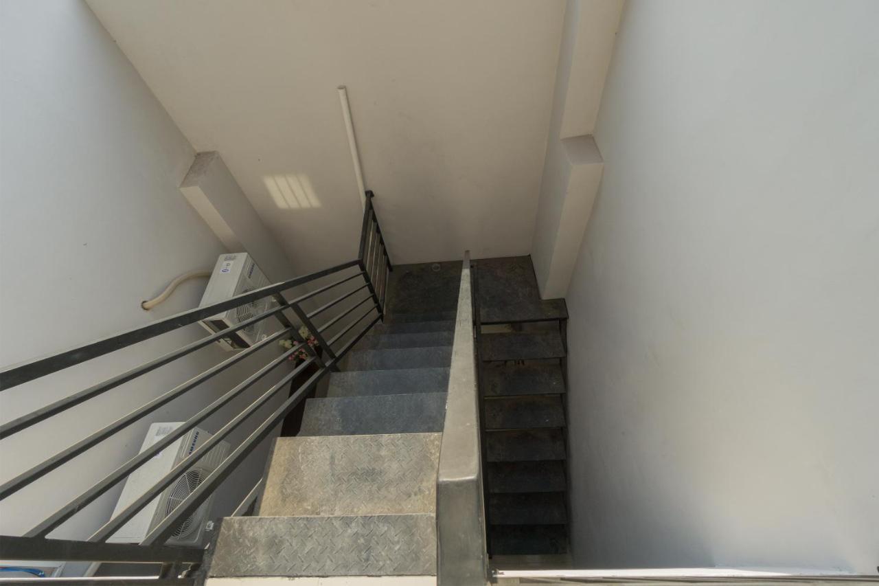 Oyo 1542 Yessy Mansion Ngabean Exterior foto